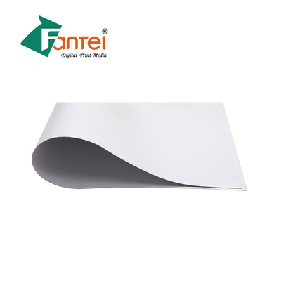 แบนเนอร์ PVC แบบโค้งงอได้สูงทนต่อการฉีกขาด CMYK การพิมพ์สีเต็มรูปแบบ