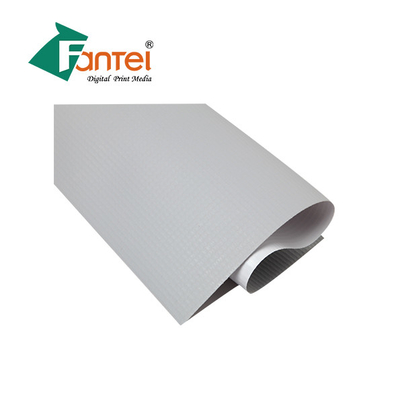 แบนเนอร์ PVC กลางแจ้งขนาด 13oz 500DX500D สีเทาด้านหลังการพิมพ์ดิจิตอล